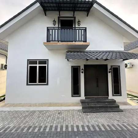 Rosz Homestay Kuala Nerang Exterior photo